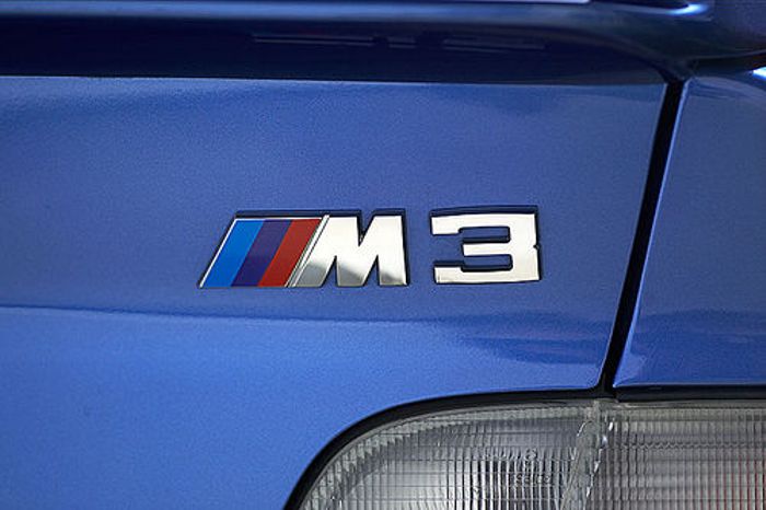 4 причини защо фалшивите емблеми по колата са безсмислени